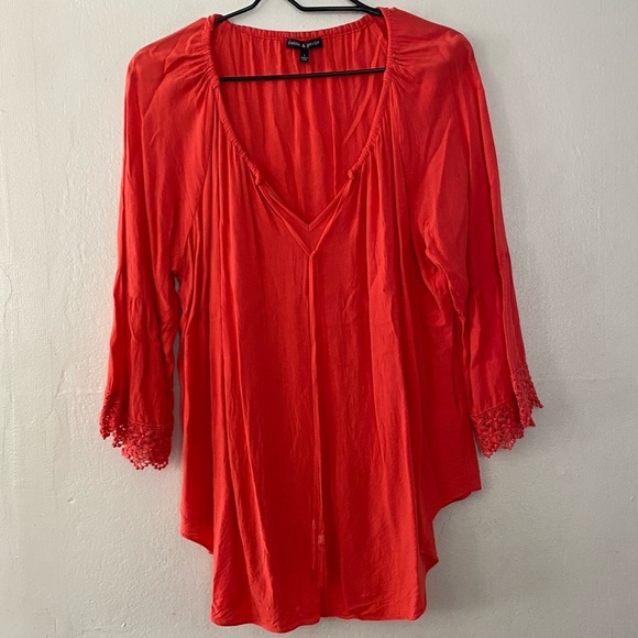 Cable and Gauge Blood Orange Tie V Neck Blouse with Lace Trim Sleeves Large - Picture 8 of 8